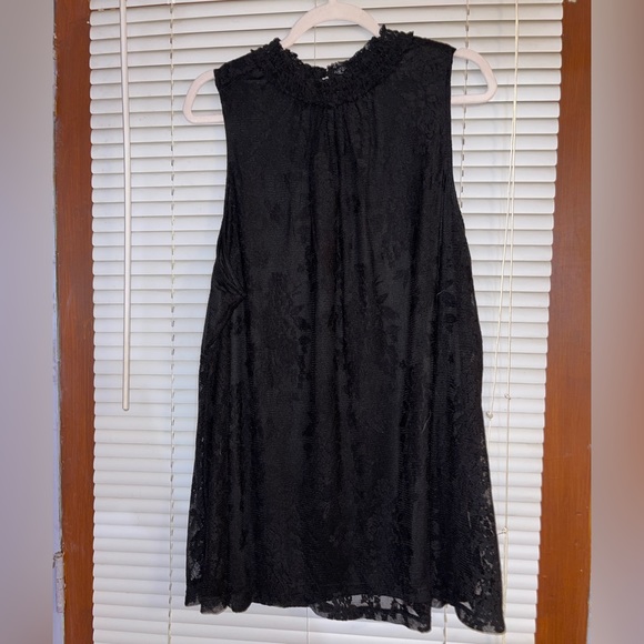 Black Lace overlay Tank Top - Picture 2 of 3